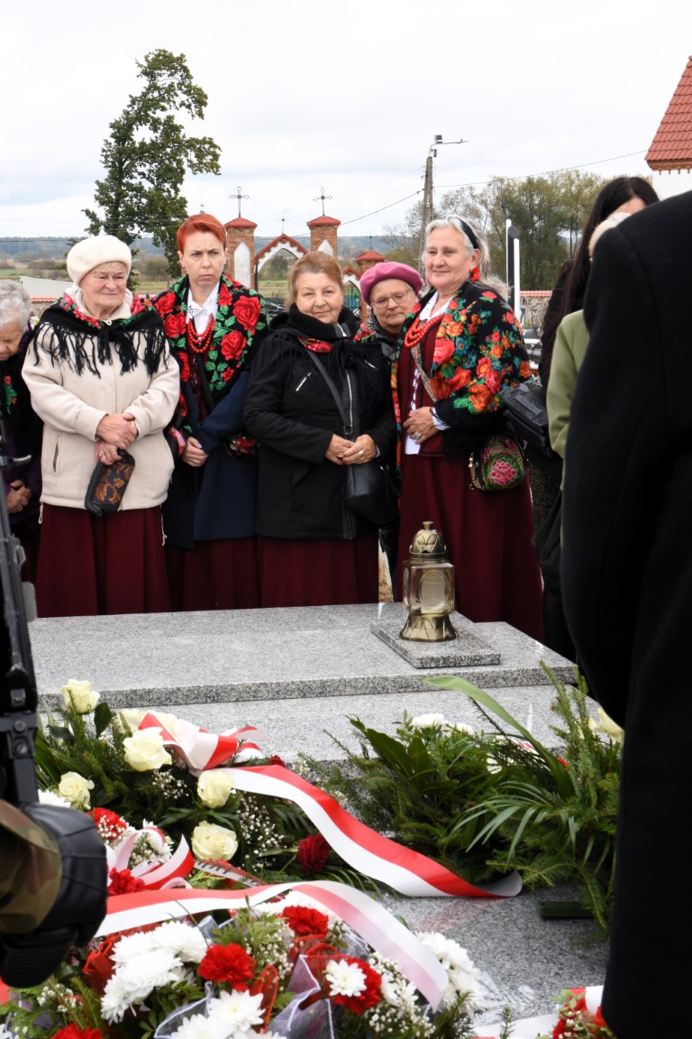 Uroczyste oznaczenie i poświęcenie grobu śp. Jadwigi Świętorzeckiej ,,Stokrotki” – 15 października 2024, fot. Katarzyna Dojs (IPN)