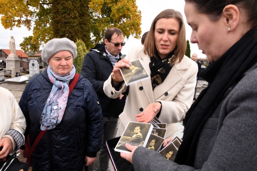 Uroczyste oznaczenie i poświęcenie grobu śp. Jadwigi Świętorzeckiej ,,Stokrotki” – 15 października 2024, fot. Katarzyna Dojs (IPN)