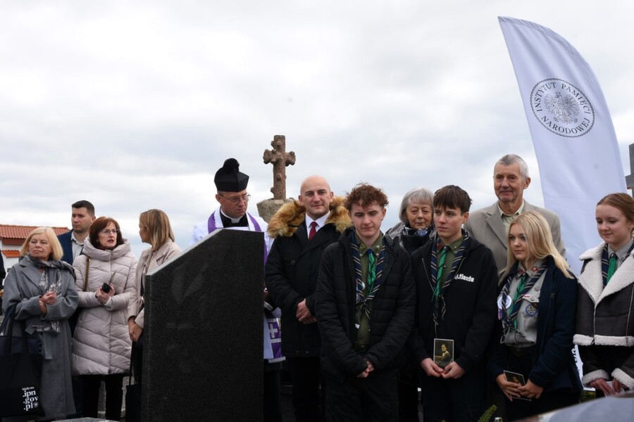 Uroczyste oznaczenie i poświęcenie grobu śp. Jadwigi Świętorzeckiej ,,Stokrotki” – 15 października 2024, fot. Katarzyna Dojs (IPN)