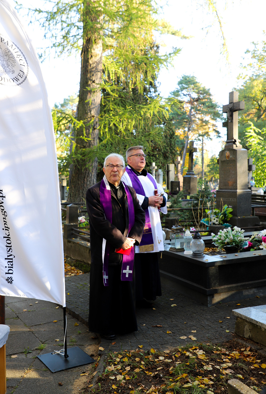 Uroczyste oznaczenie i poświęcenie odnowionego grobu ks. ppłk. dr. Mieczysława Paszkiewicza, wpisanego do ewidencji grobów weteranów walk o wolność i niepodległość Polski – 18 października 2024, fot. Katarzyna Dojs (IPN)