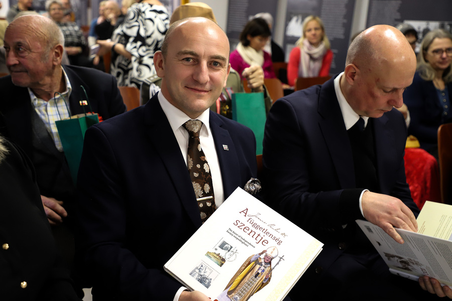 Otwarcie wystawy pt. „Dekalog Księdza Jerzego” z okazji 40. rocznicy męczeńskiej śmierci bł. ks. Jerzego Popiełuszki w Domu Polskim w Budapeszcie – 10 listopada 2024, fot. Paula Prudziłowicz (IPN)