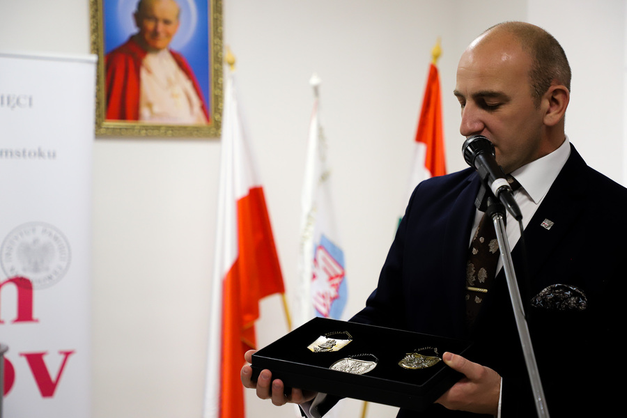 Otwarcie wystawy pt. „Dekalog Księdza Jerzego” z okazji 40. rocznicy męczeńskiej śmierci bł. ks. Jerzego Popiełuszki w Domu Polskim w Budapeszcie – 10 listopada 2024, fot. Paula Prudziłowicz (IPN)