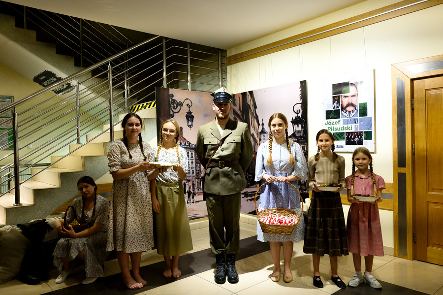 Spektakl Muzyczny „Kartka z tamtych dni- słowem i dźwiękiem dla Niepodległej" – 10 listopada 2024, fot. Andrzej Janiuk