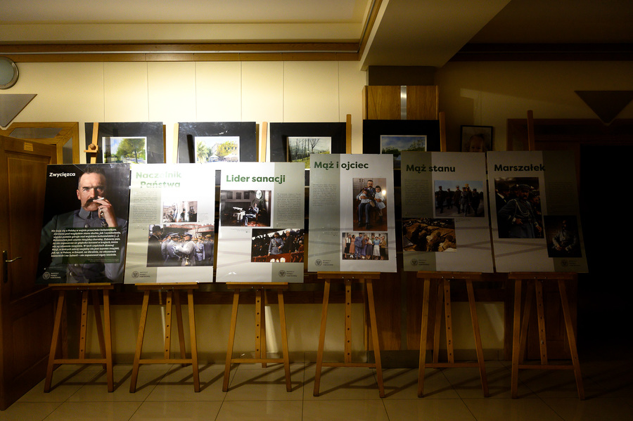 Spektakl Muzyczny „Kartka z tamtych dni- słowem i dźwiękiem dla Niepodległej" – 10 listopada 2024, fot. Andrzej Janiuk