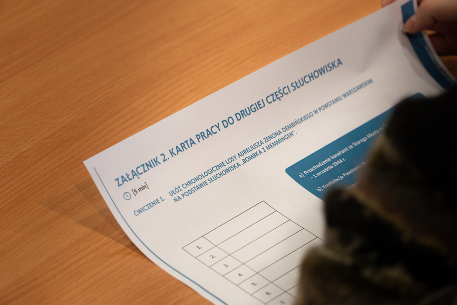 Zajęcia dla uczniów w oparciu o świąteczny materiał edukacyjny pt. „Bombka z Memmingen” – 29 listopada 2024, fot. Paweł Bezubik.