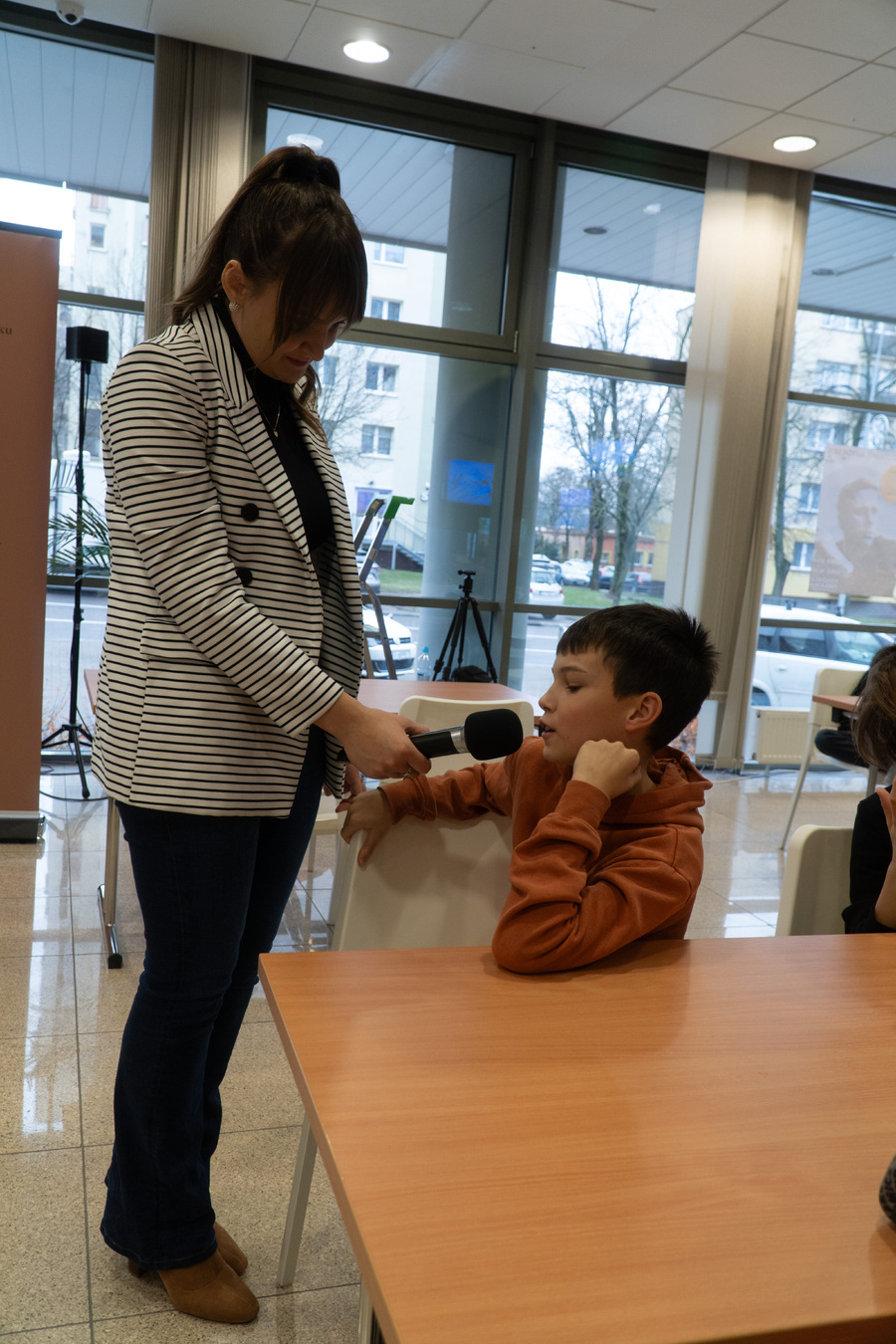 Zajęcia dla uczniów w oparciu o świąteczny materiał edukacyjny pt. „Bombka z Memmingen” – 29 listopada 2024, fot. Paweł Bezubik.