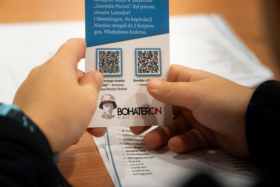 Zajęcia dla uczniów w oparciu o świąteczny materiał edukacyjny pt. „Bombka z Memmingen” – 29 listopada 2024, fot. Paweł Bezubik.