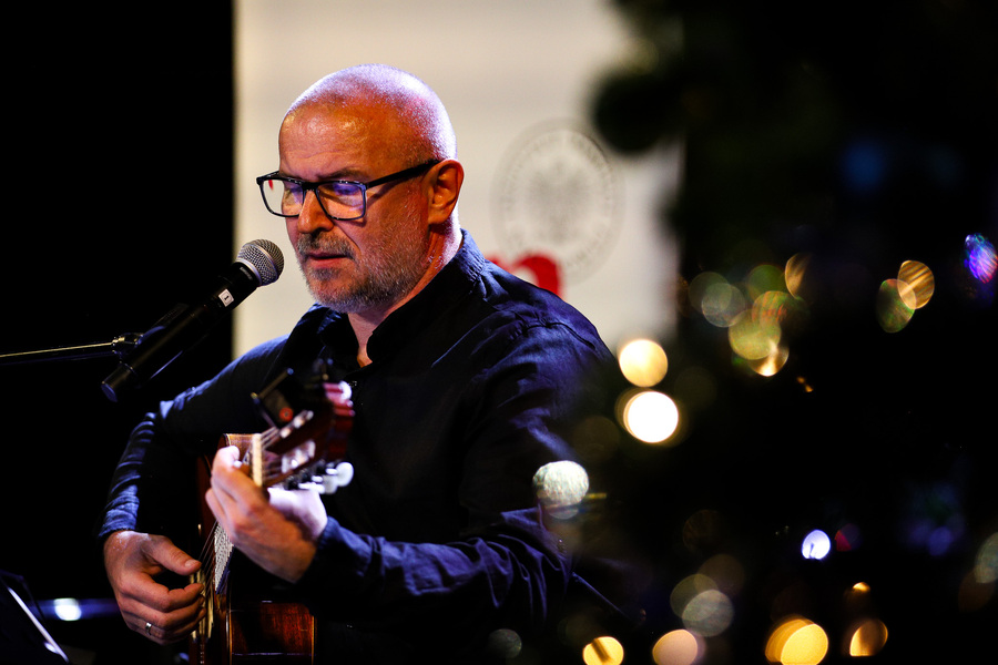 Koncert piosenek barda „Solidarności”, Jacka Kaczmarskiego w wykonaniu Zbigniewa Bibera – 12 grudnia 2024, fot. Paula Prudziłowicz (IPN)