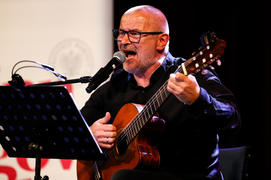 Koncert piosenek barda „Solidarności”, Jacka Kaczmarskiego w wykonaniu Zbigniewa Bibera – 12 grudnia 2024, fot. Paula Prudziłowicz (IPN)