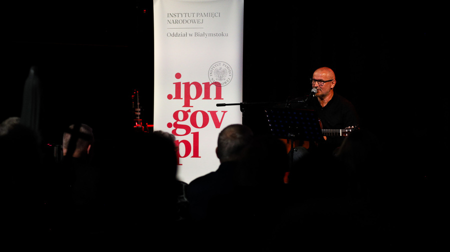 Koncert piosenek barda „Solidarności”, Jacka Kaczmarskiego w wykonaniu Zbigniewa Bibera – 12 grudnia 2024, fot. Paula Prudziłowicz (IPN)