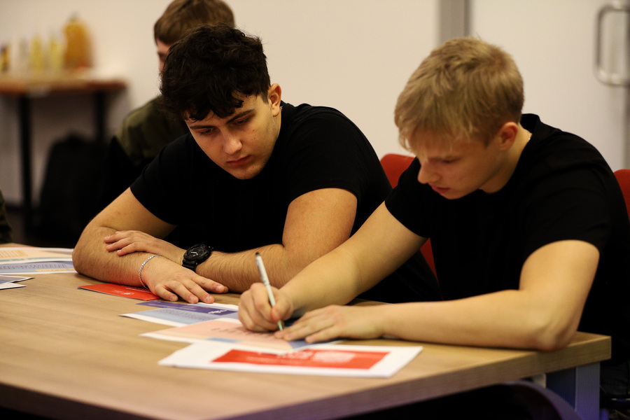 Grudniowe spotkania z młodzieżą w ramach Ogólnopolskiego Konkursu Edukacyjnego „Silni Polską!”, fot. Paula Prudziłowicz (IPN)