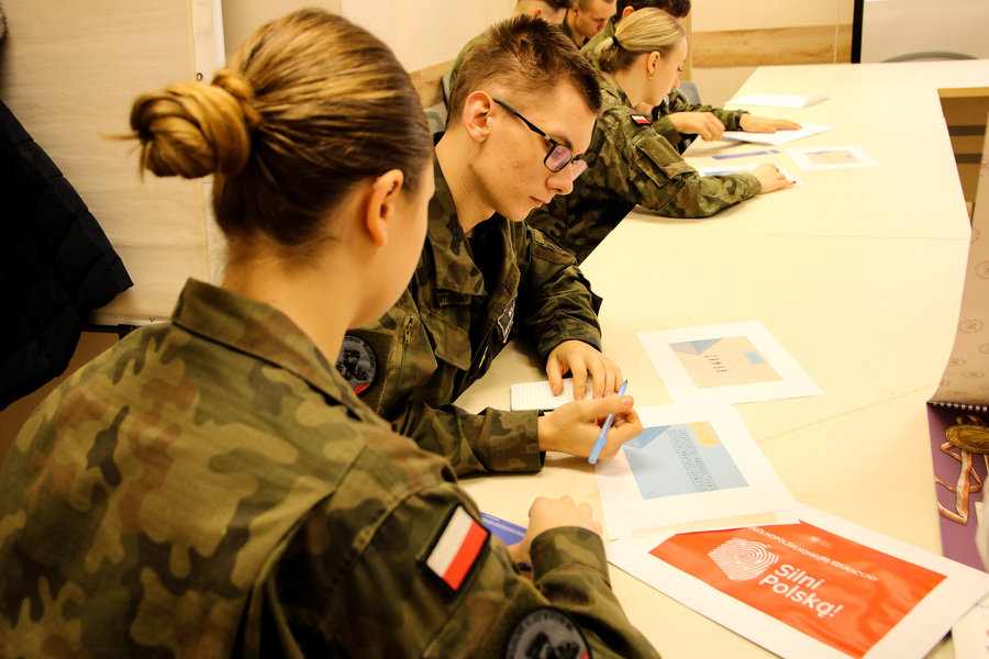 Grudniowe spotkania z młodzieżą w ramach Ogólnopolskiego Konkursu Edukacyjnego „Silni Polską!”