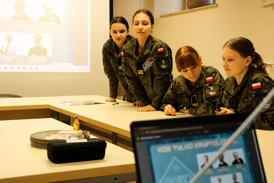 Grudniowe spotkania z młodzieżą w ramach Ogólnopolskiego Konkursu Edukacyjnego „Silni Polską!”