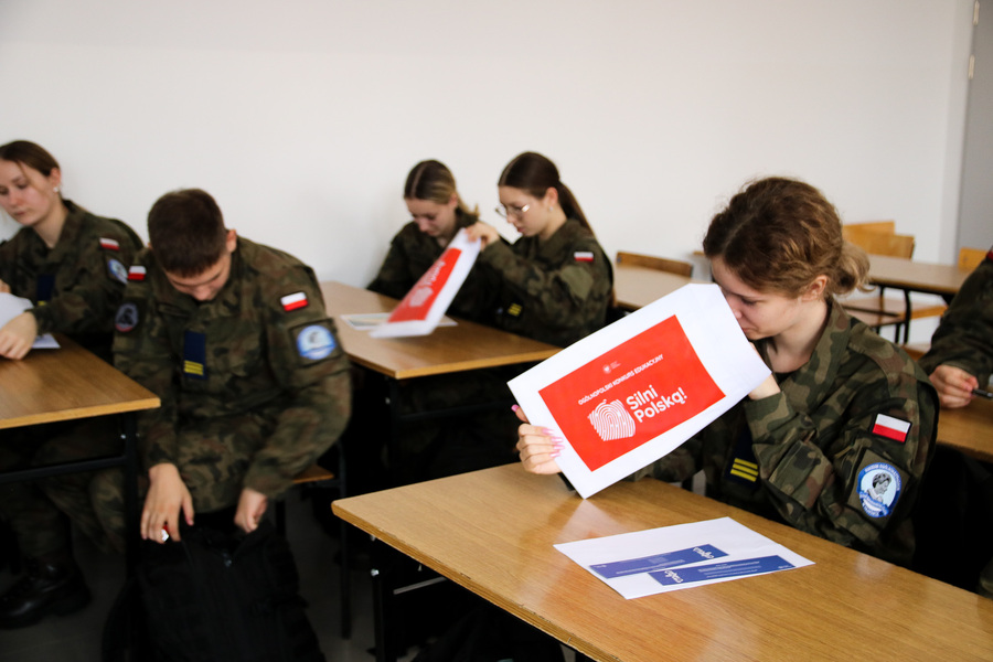 Grudniowe spotkania z młodzieżą w ramach Ogólnopolskiego Konkursu Edukacyjnego „Silni Polską!”