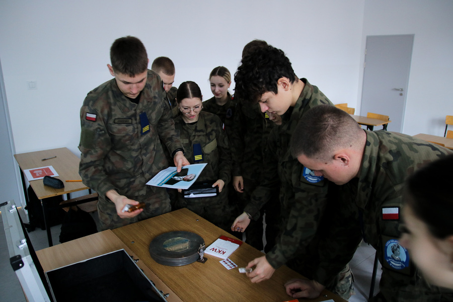 Grudniowe spotkania z młodzieżą w ramach Ogólnopolskiego Konkursu Edukacyjnego „Silni Polską!”