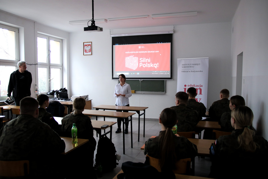 Grudniowe spotkania z młodzieżą w ramach Ogólnopolskiego Konkursu Edukacyjnego „Silni Polską!”