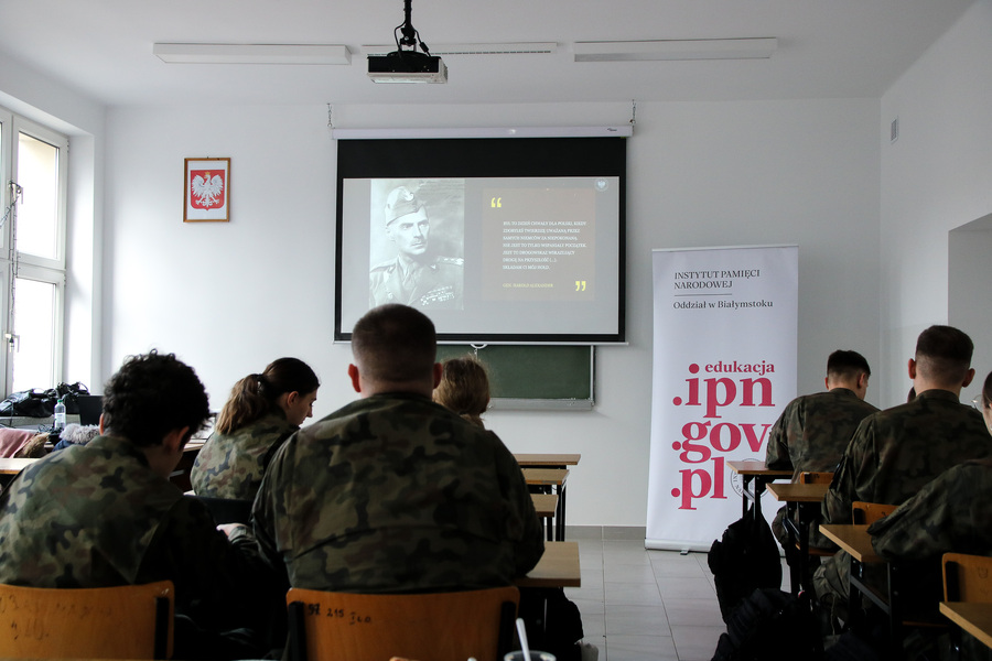 Grudniowe spotkania z młodzieżą w ramach Ogólnopolskiego Konkursu Edukacyjnego „Silni Polską!”