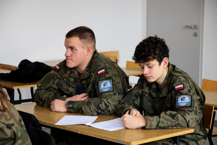 Grudniowe spotkania z młodzieżą w ramach Ogólnopolskiego Konkursu Edukacyjnego „Silni Polską!”