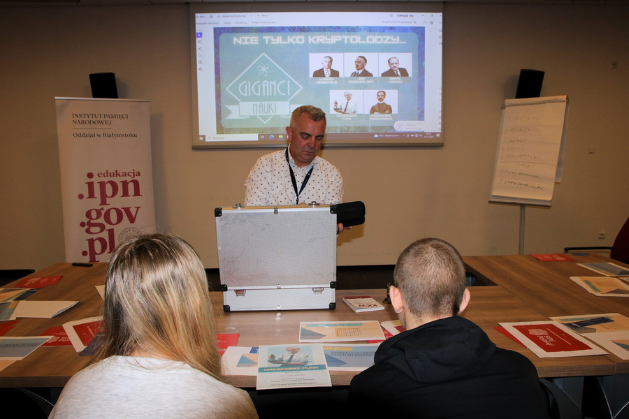 Grudniowe spotkania z młodzieżą w ramach Ogólnopolskiego Konkursu Edukacyjnego „Silni Polską!”