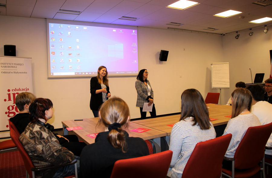 Grudniowe spotkania z młodzieżą w ramach Ogólnopolskiego Konkursu Edukacyjnego „Silni Polską!”