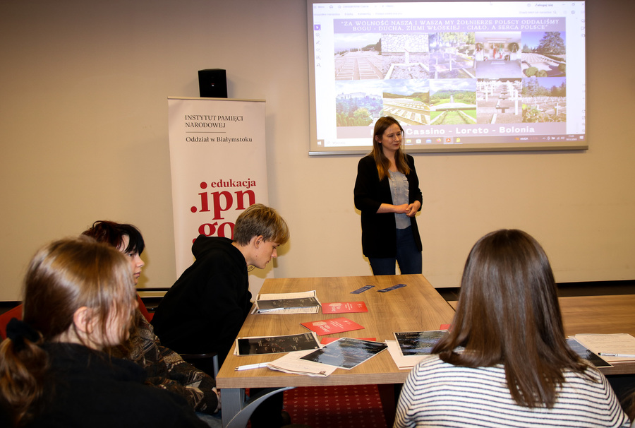 Grudniowe spotkania z młodzieżą w ramach Ogólnopolskiego Konkursu Edukacyjnego „Silni Polską!”