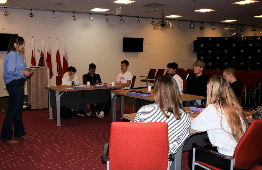 Grudniowe spotkania z młodzieżą w ramach Ogólnopolskiego Konkursu Edukacyjnego „Silni Polską!”