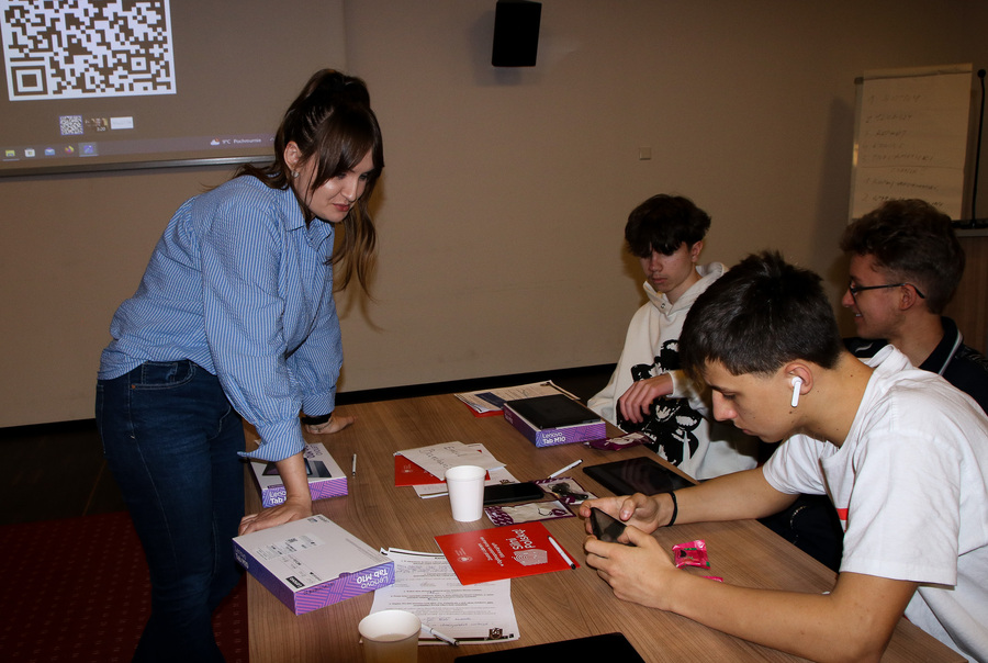 Grudniowe spotkania z młodzieżą w ramach Ogólnopolskiego Konkursu Edukacyjnego „Silni Polską!”