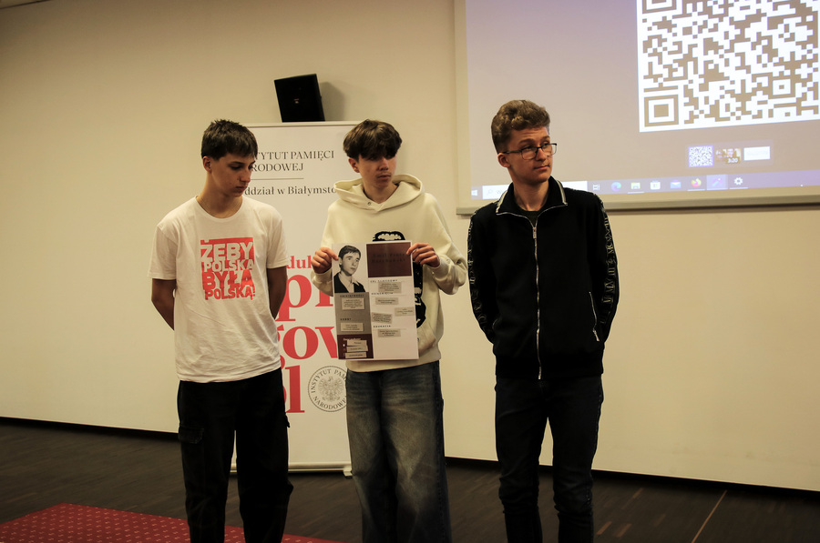 Grudniowe spotkania z młodzieżą w ramach Ogólnopolskiego Konkursu Edukacyjnego „Silni Polską!”