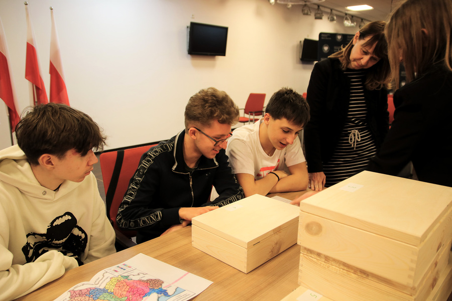 Grudniowe spotkania z młodzieżą w ramach Ogólnopolskiego Konkursu Edukacyjnego „Silni Polską!”