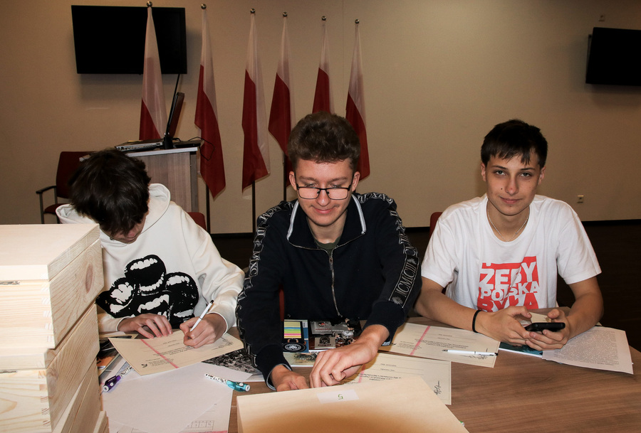 Grudniowe spotkania z młodzieżą w ramach Ogólnopolskiego Konkursu Edukacyjnego „Silni Polską!”