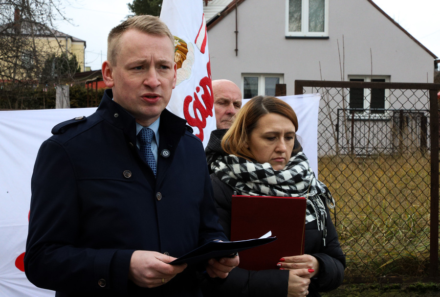 Uroczystości upamiętniające Romów zamordowanych przez żandarmerię niemiecką w listopadzie 1942 r. w miejscowości Nur – 20 grudnia, fot. Paula Prudziłowicz (IPN)