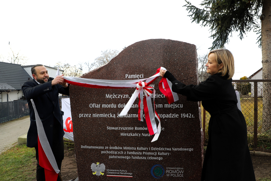 Uroczystości upamiętniające Romów zamordowanych przez żandarmerię niemiecką w listopadzie 1942 r. w miejscowości Nur – 20 grudnia, fot. Paula Prudziłowicz (IPN)