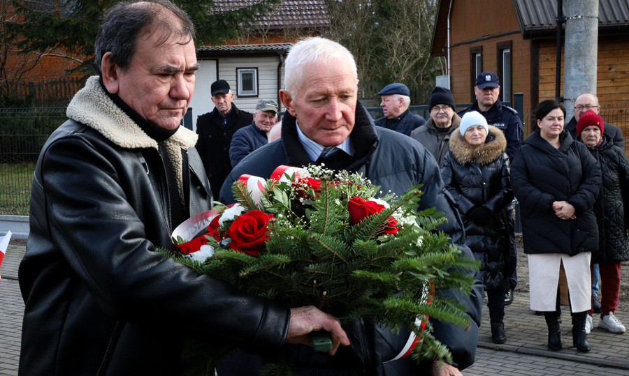 Uroczystości upamiętniające Romów zamordowanych przez żandarmerię niemiecką w listopadzie 1942 r. w miejscowości Nur – 20 grudnia, fot. Paula Prudziłowicz (IPN)