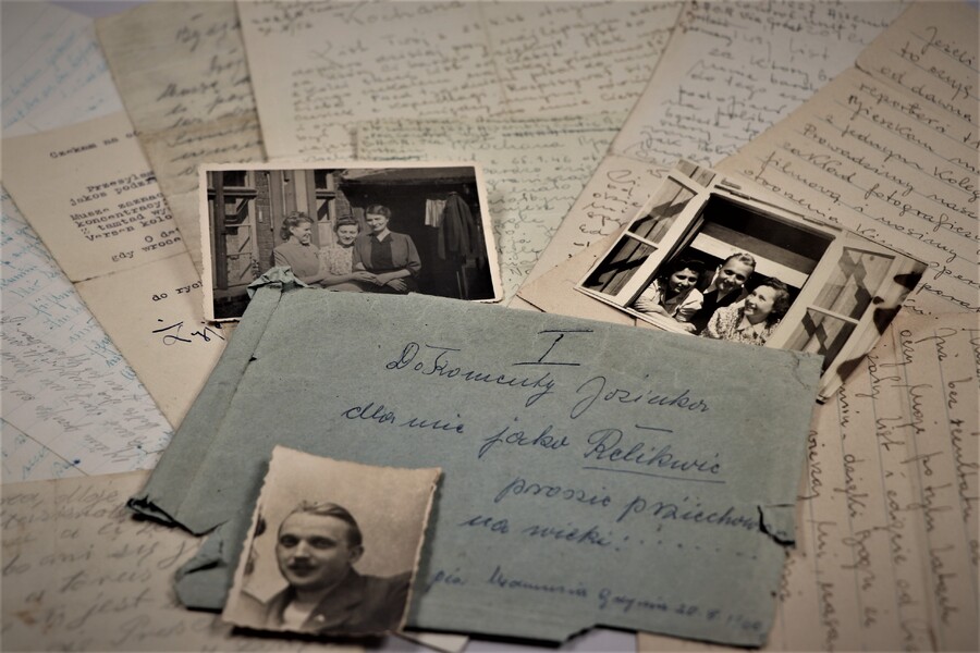 Zbiór pamiątek po Józefie Spradzie, fot. Izabela Kuna (IPN)