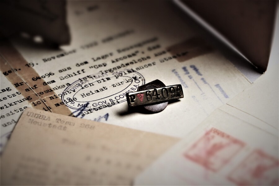 Zbiór pamiątek po Józefie Spradzie, fot. Izabela Kuna (IPN)