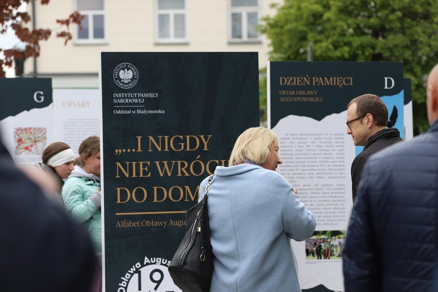 Otwarcie wystawy „...i nigdy nie wrócili do domu. Alfabet Obławy Augustowskiej” autorstwa Jarosława Wasilewskiego – 8 maja 2025, fot. Paula Prudziłowicz (IPN)