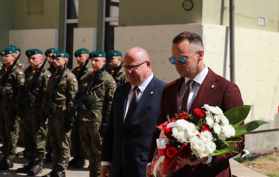 Uroczystość odsłonięcia tablicy upamiętniającej Ofiary Obławy Augustowskiej pochodzące z terenu dzisiejszej Gmina Płaska – 5 lipca 2025. Na zdjęciu wójt Gminy Giby Robert Bagiński, fot. Paula Prudziłowicz (IPN)