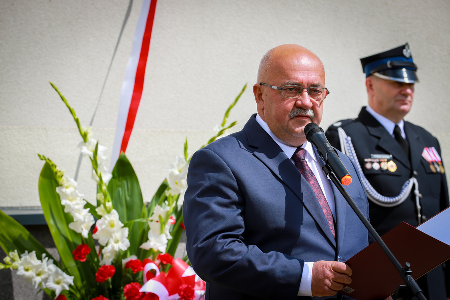 Uroczystość odsłonięcia tablicy upamiętniającej Ofiary Obławy Augustowskiej mieszkańców ziem wiżajeńskiej i suwalskiej w Wiżajnach – 6 lipca 2025. Na zdjęciu wójt Gminy Wiżajny Stanisław Pietrukiewicz, fot. Paula Prudziłowicz (IPN)