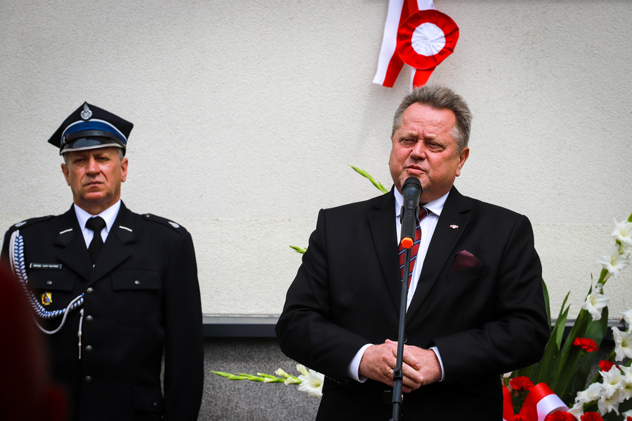 Uroczystość odsłonięcia tablicy upamiętniającej Ofiary Obławy Augustowskiej mieszkańców ziem wiżajeńskiej i suwalskiej w Wiżajnach – 6 lipca 2025. Na zdjęciu Poseł na Sejm RP Jarosław Zieliński, fot. Paula Prudziłowicz (IPN)