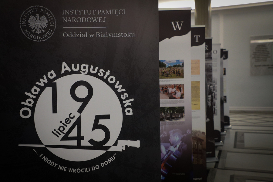 Otwarcie wystawy przygotowanej przez Oddział Instytutu Pamięci Narodowej w Białymstoku „…i nigdy nie wrócili do domu. Alfabet Obławy Augustowskiej” w Sejmie Rzeczypospolitej Polskiej – 9 lipca 2025, fot. Paula Prudziłowicz (IPN)