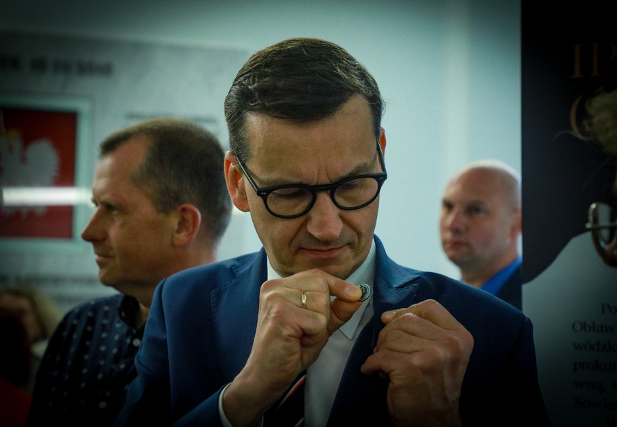 Otwarcie wystawy przygotowanej przez Oddział Instytutu Pamięci Narodowej w Białymstoku „…i nigdy nie wrócili do domu. Alfabet Obławy Augustowskiej” w Sejmie Rzeczypospolitej Polskiej – 9 lipca 2025. Na zdjęciu poseł na sejm RP Mateusz Morawiecki,   fot. Paula Prudziłowicz (IPN)