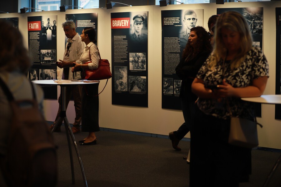 Otwarcie wystawy „Dekalog ks. Jerzego”, poświęconej bł. ks. Jerzemu Popiełuszce w Parlamencie Europejskim – 15 lipca 2025, fot. Paula Prudziłowicz (IPN)