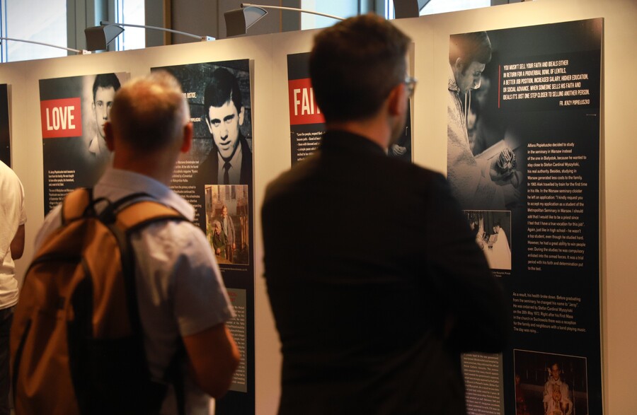 Otwarcie wystawy „Dekalog ks. Jerzego”, poświęconej bł. ks. Jerzemu Popiełuszce w Parlamencie Europejskim – 15 lipca 2025, fot. Paula Prudziłowicz (IPN)