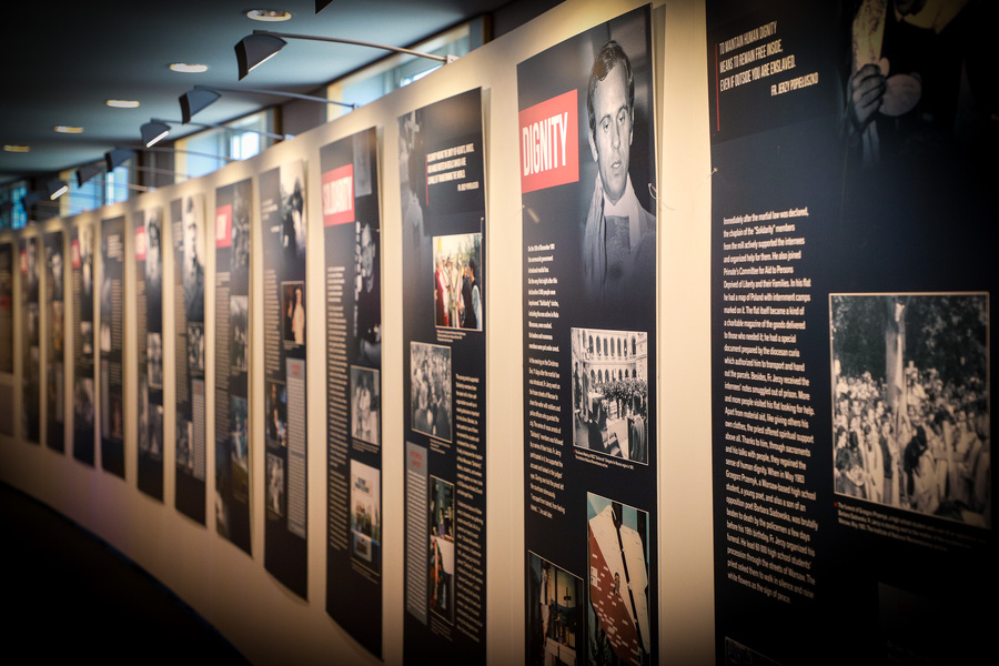 Otwarcie wystawy „Dekalog ks. Jerzego”, poświęconej bł. ks. Jerzemu Popiełuszce w Parlamencie Europejskim – 15 lipca 2025, fot. Paula Prudziłowicz (IPN)