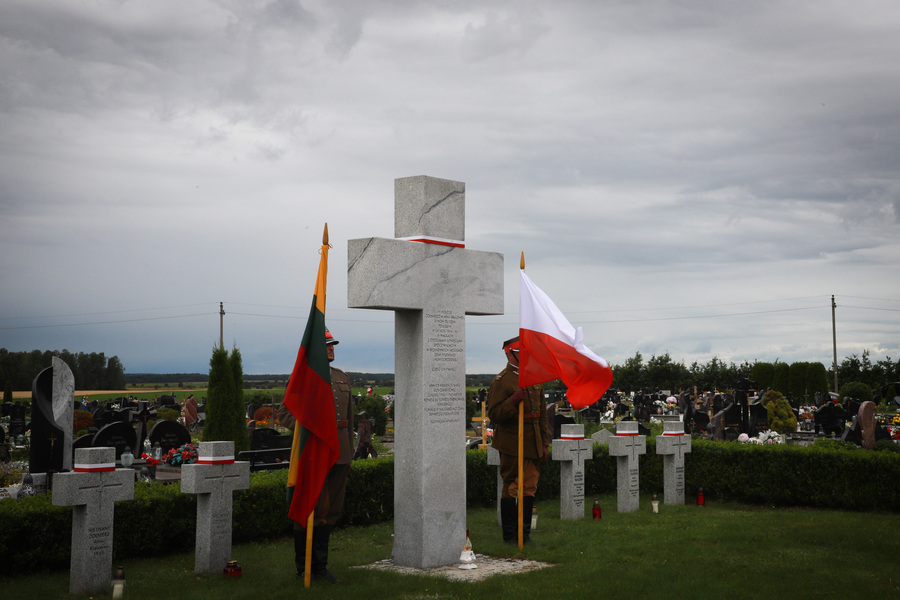 Odsłonięcie tablicy upamiętniającej ks. Mikołaja Tappera - Ejszyszki, 17 sierpnia 2025, fot. Katarzyna Dojs