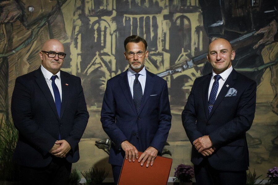 Odsłonięcie tablicy upamiętniającej 29 katolickich kapelanów katyńskich – 1 września 2025, fot. Paula Prudziłowicz (IPN)