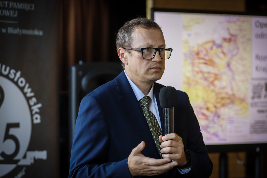 Otwarcie wystawy „…i nigdy nie wrócili do domu. Alfabet Obławy Augustowskiej” autorstwa Jarosława Wasilewskiego w Sokółce – 2 września 2025, fot. Paula Prudziłowicz (IPN)