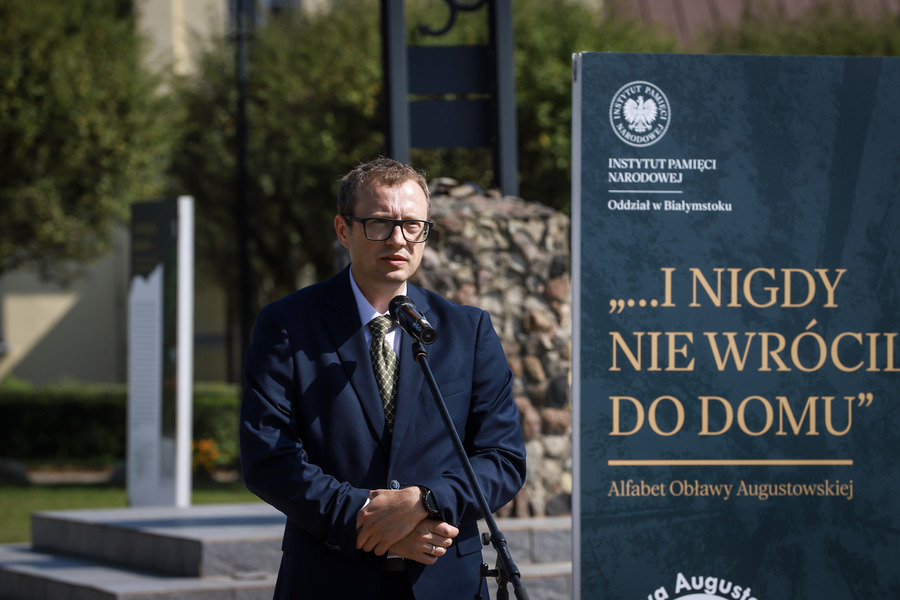 Otwarcie wystawy „…i nigdy nie wrócili do domu. Alfabet Obławy Augustowskiej” autorstwa Jarosława Wasilewskiego w Sokółce – 2 września 2025, fot. Paula Prudziłowicz (IPN)