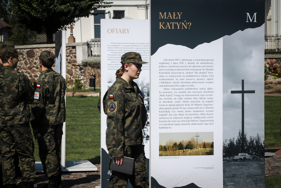 Otwarcie wystawy „…i nigdy nie wrócili do domu. Alfabet Obławy Augustowskiej” autorstwa Jarosława Wasilewskiego w Sokółce – 2 września 2025, fot. Paula Prudziłowicz (IPN)