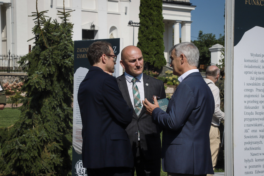 Otwarcie wystawy „…i nigdy nie wrócili do domu. Alfabet Obławy Augustowskiej” autorstwa Jarosława Wasilewskiego w Sokółce – 2 września 2025, fot. Paula Prudziłowicz (IPN)